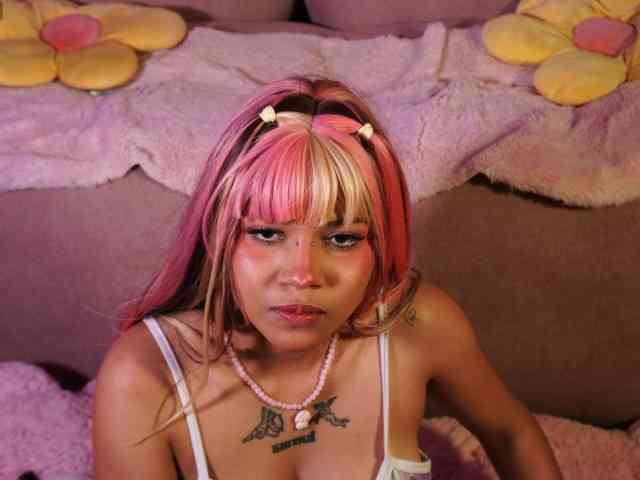 OnlyMiuu webcam