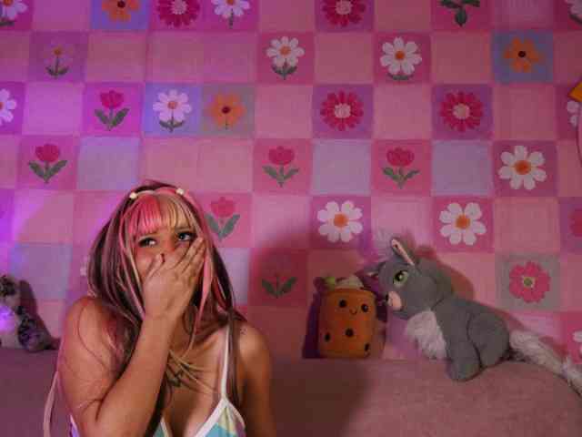 OnlyMiuu webcam