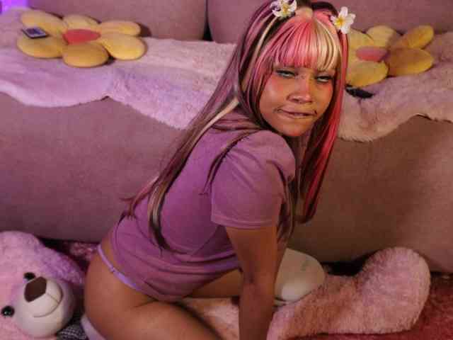 OnlyMiuu webcam