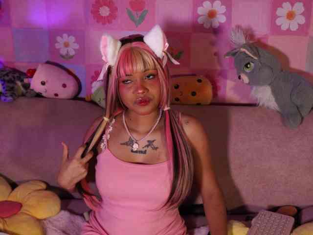 OnlyMiuu webcam