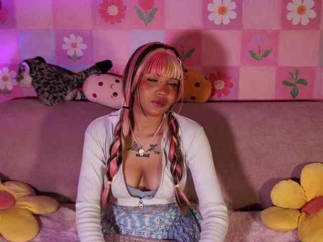 OnlyMiuu webcam