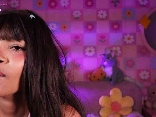 OnlyMiuu webcam