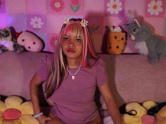OnlyMiuu webcam