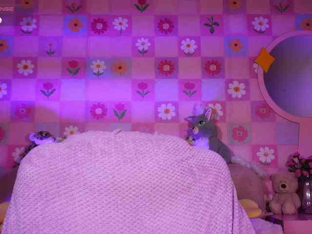 OnlyMiuu webcam