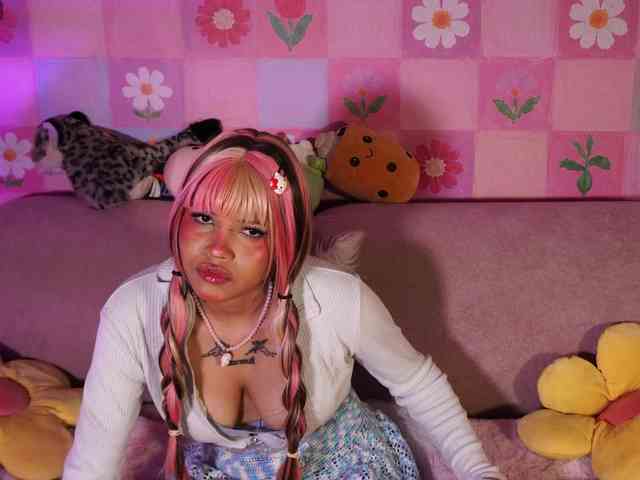 OnlyMiuu webcam