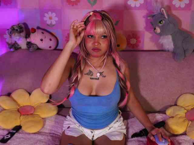 OnlyMiuu webcam