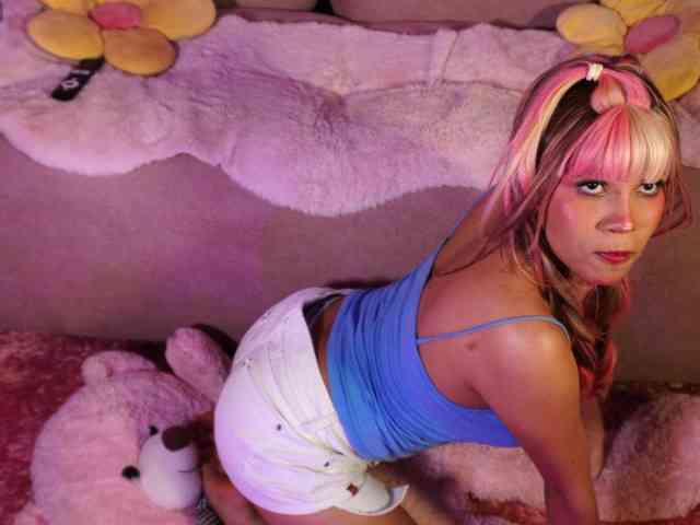 OnlyMiuu webcam