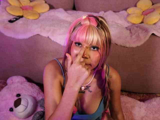 OnlyMiuu webcam