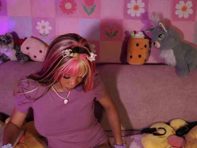 OnlyMiuu webcam