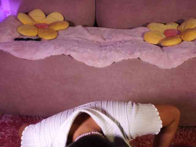 OnlyMiuu webcam