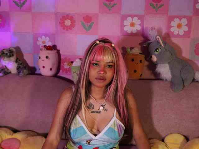OnlyMiuu webcam