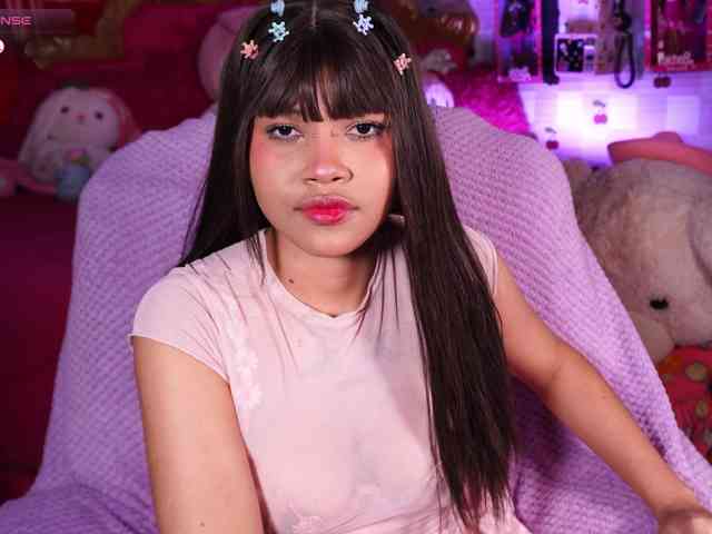 OnlyMiuu webcam
