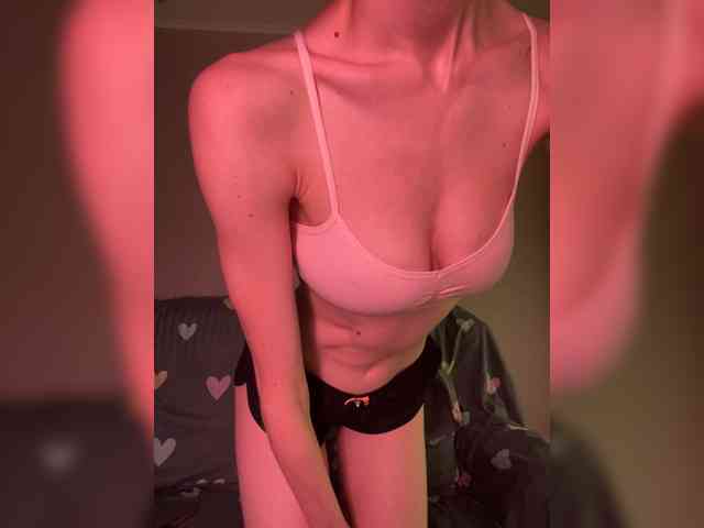 NaughtyEllie webcam