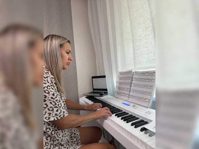 Goddessstrong live cam on BongaCams