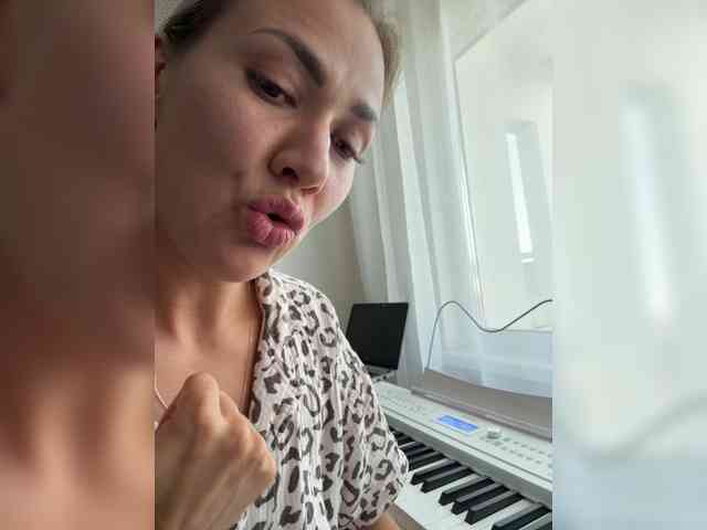 Goddessstrong webcam