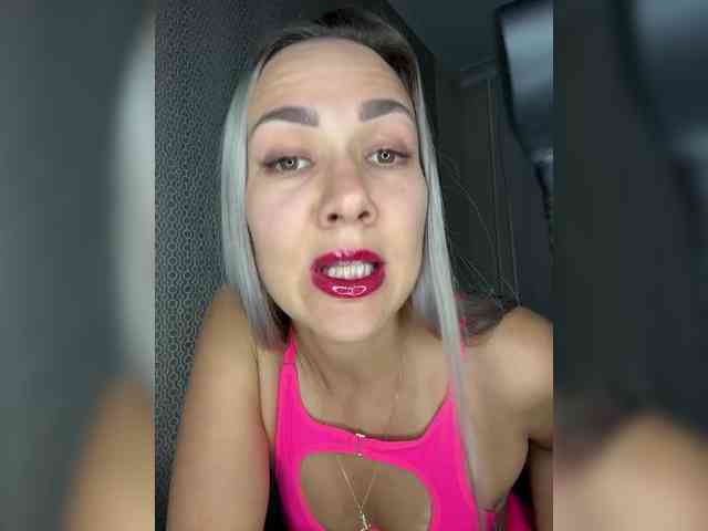 Goddessstrong webcam
