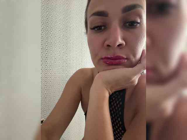 Goddessstrong webcam