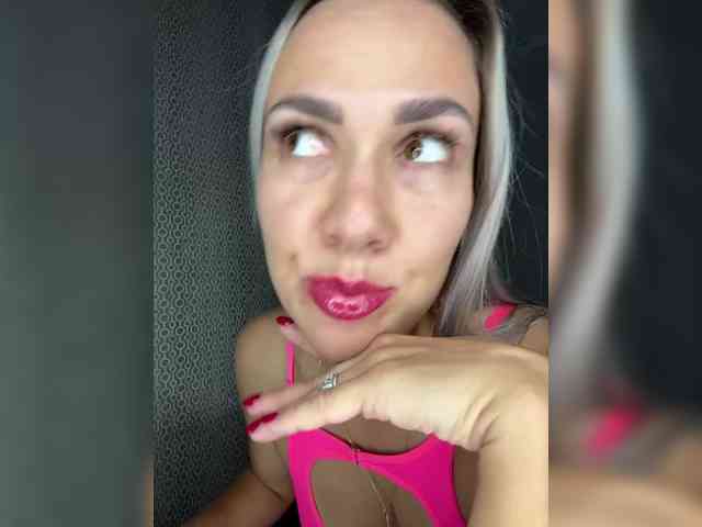 Goddessstrong webcam