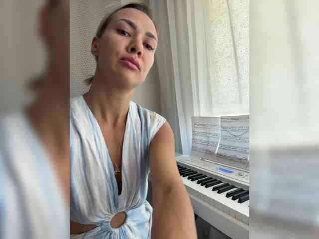 Goddessstrong webcam
