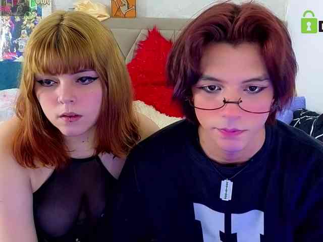 VelvetCouple444 webcam