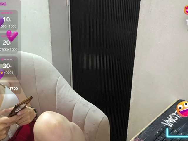 Zeldaprincess77 live cam preview