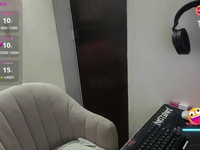 Zeldaprincess77 live cam preview