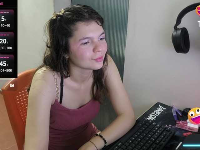 le modèle Zeldaprincess77 est en webcam porno dans un show sur le site bongacams, il possède les tags suivants: Latino/Hispanic,Brunette,Shaved