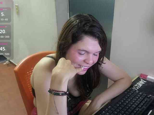 Zeldaprincess77 webcam