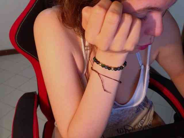 Zeldaprincess77 webcam