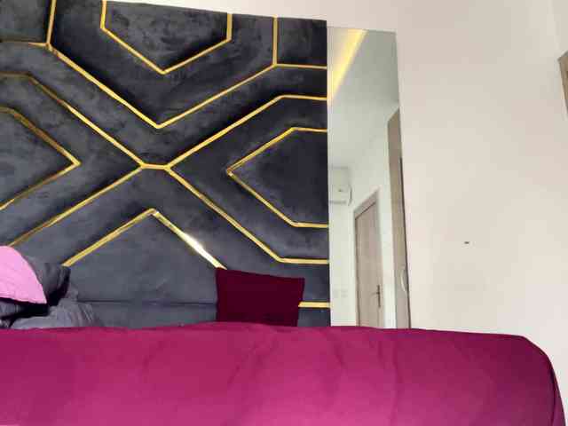 Leylabrooks's cam show statistics and live stream