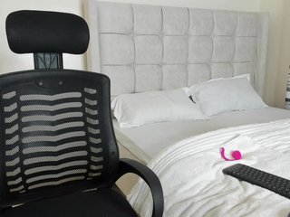 Mistress-Soraya's Live Webcam