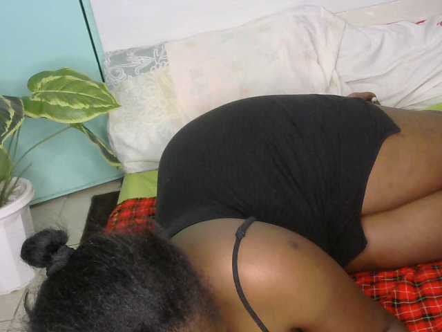 SlutyZari1 live cam on BongaCams