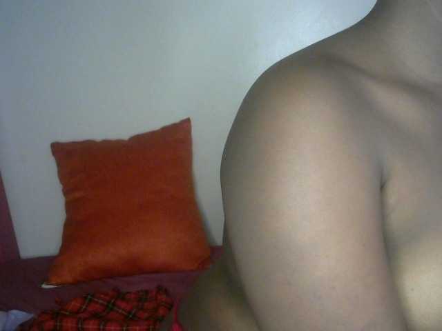 SlutyZari1 live cam on BongaCams