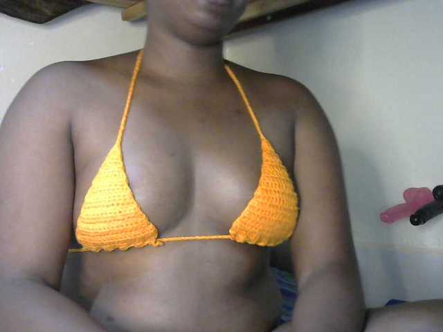 SlutyZari1