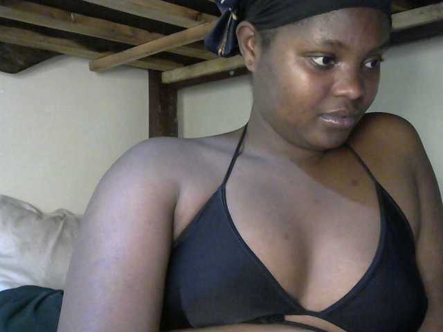 SlutyZari1 live cam on BongaCams