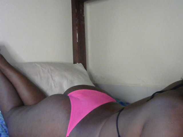SlutyZari1 live cam on BongaCams