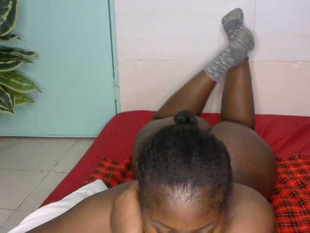 SlutyZari1 live cam preview
