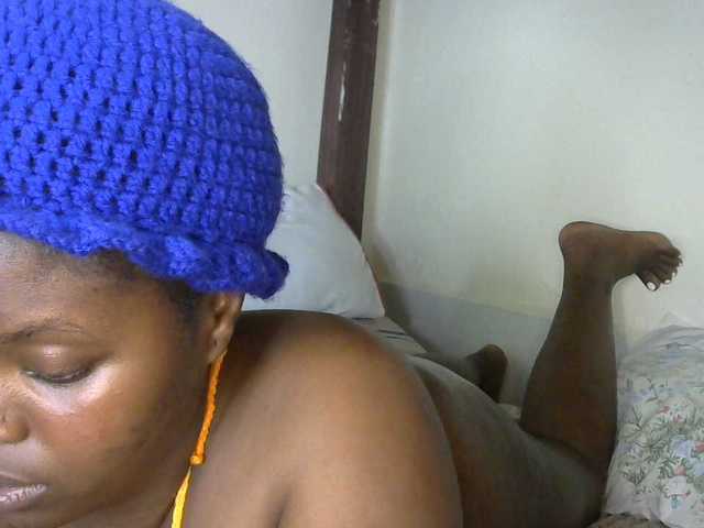 SlutyZari1 live cam on BongaCams