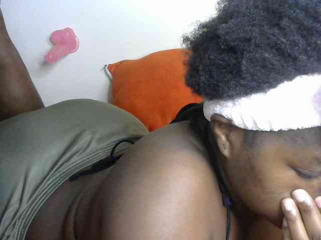 SlutyZari1 webcam