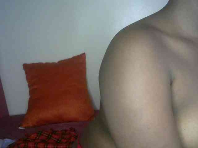 SlutyZari1 webcam