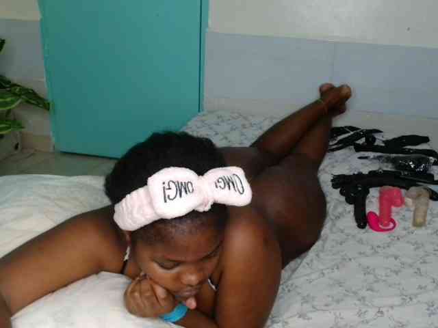 SlutyZari1 webcam