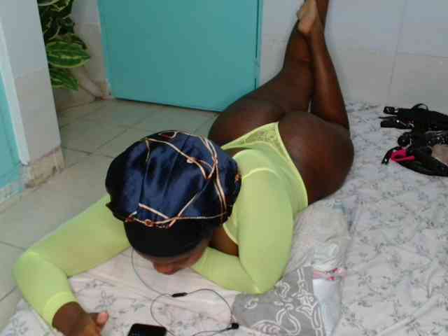 SlutyZari1 webcam