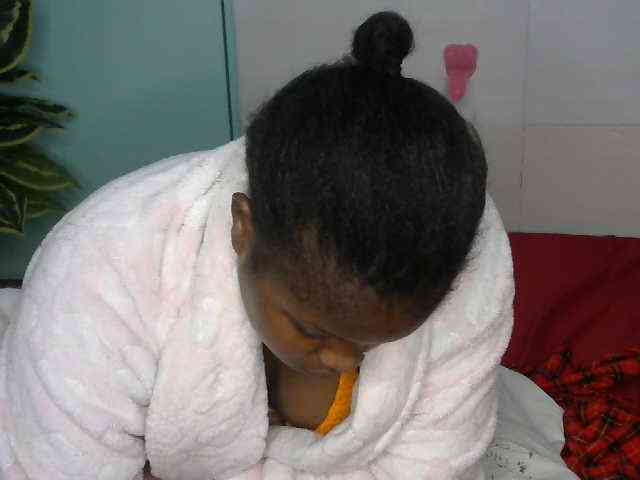 SlutyZari1 webcam