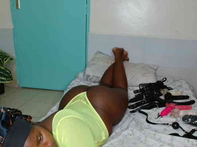 SlutyZari1 webcam