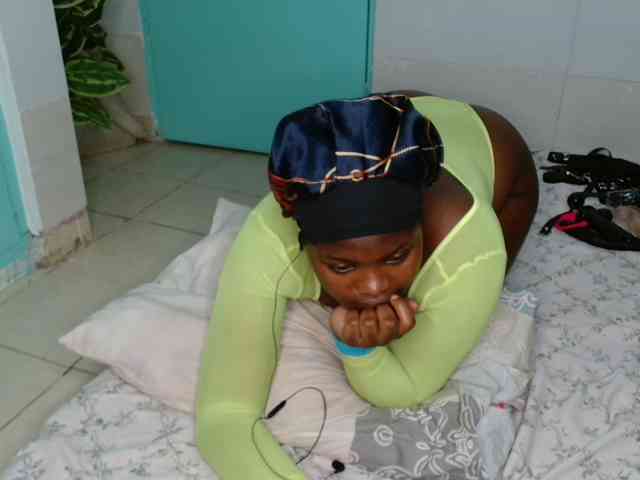 SlutyZari1 webcam