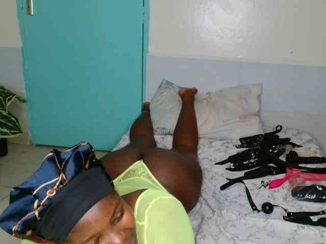 SlutyZari1 webcam