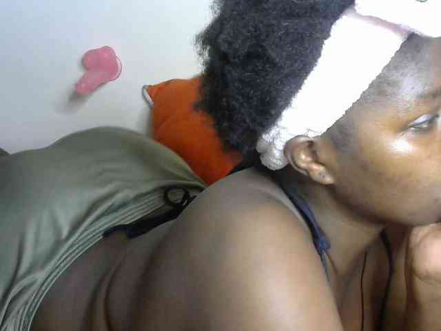 SlutyZari1 webcam