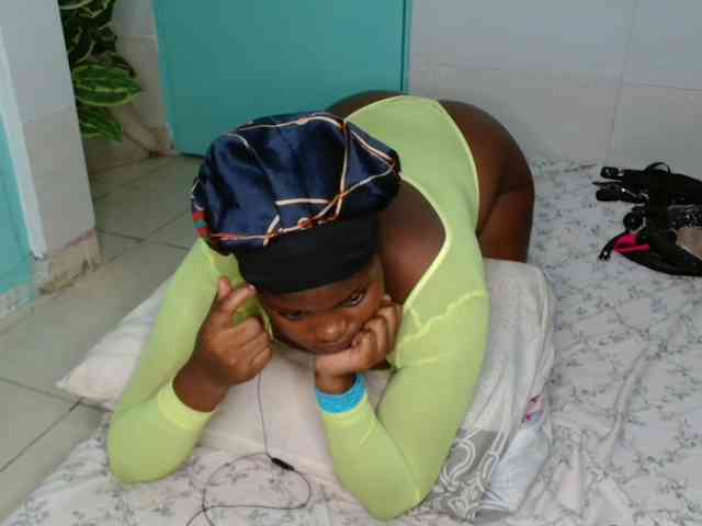 SlutyZari1 webcam