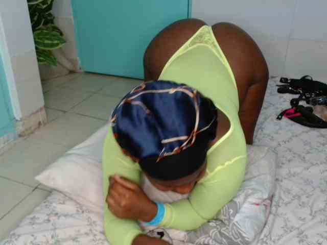SlutyZari1 webcam