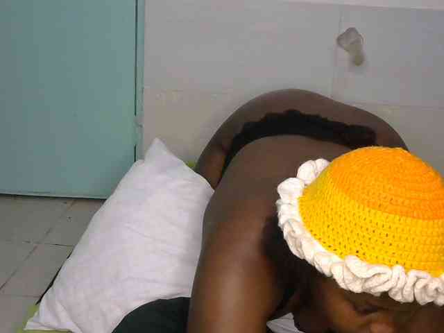 SlutyZari1 webcam